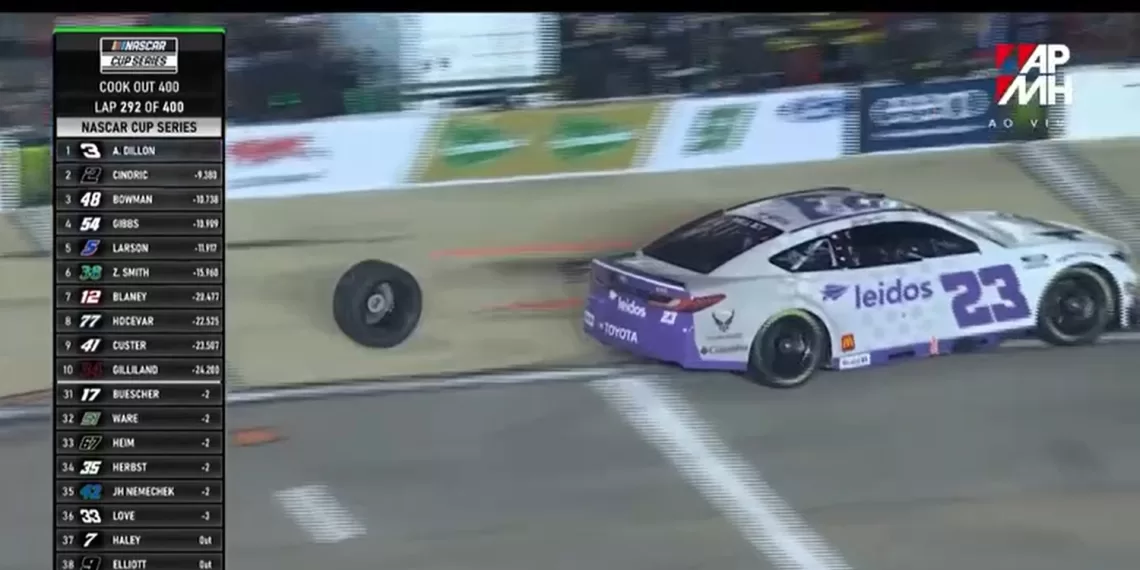 Cena inusitada marca prova da NASCAR Cup Series: Bubba Wallace é salvo por equipe parceira após sair com roda solta