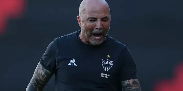 Sampaoli desembarca em Belo Horizonte e inicia segunda passagem pelo Atlético