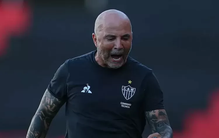 Sampaoli desembarca em Belo Horizonte e inicia segunda passagem pelo Atlético