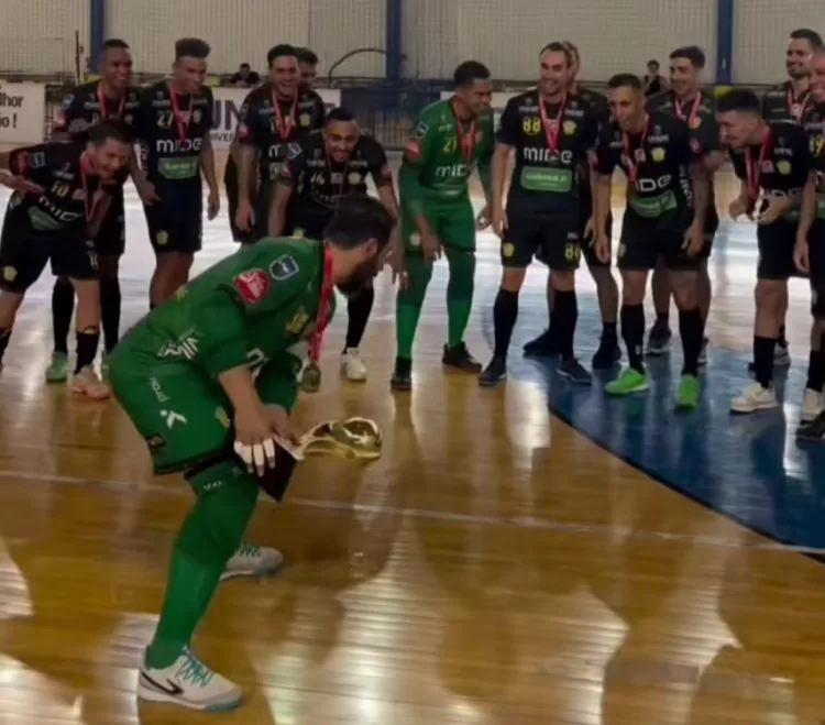 Praia Clube é Campeão Mineiro do Interior de Futsal com campanha perfeita.