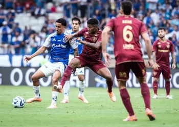 Cruzeiro e Fluminense empatam sem gols em jogo movimentado e polêmico no Mineirão