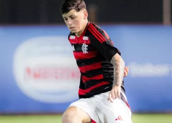 Bruno Xavier ganha nova chance no Flamengo e representa Ninheira-MG no cenário nacional