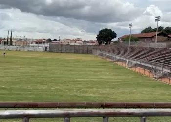 Estádio Juvêncio Augusto Soares tem gramado 100 por cento plantado- Foto Adeli Mendes