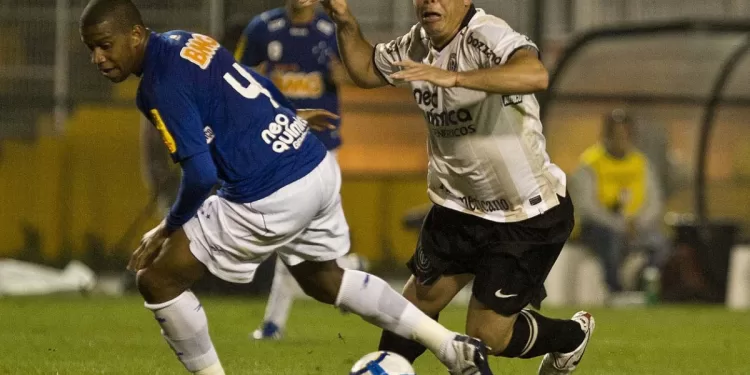 Polêmica no Mineirão reacende histórico de erros contra clubes mineiros diante do Corinthians, relembre o maior escândalo do Brasileirão pontos corridos: Corinthians 1×0 Cruzeiro em 2010