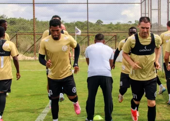 Kleberson comanda treino focado em ajustes táticos no North nesta quinta