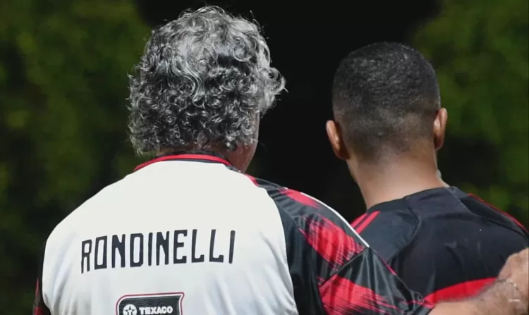 Rondinelli,  “O Deus da Raça”, falou ao canal 10frames sobre o trato com os fãs e seu legado junto ao Flamengo