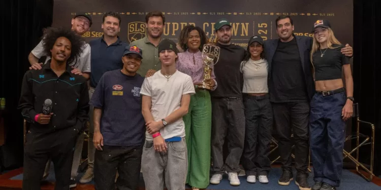 Andrey Souza representa a AEESB na coletiva de abertura do SLS Super Crown 2025, a final do Mundial de Skate Street