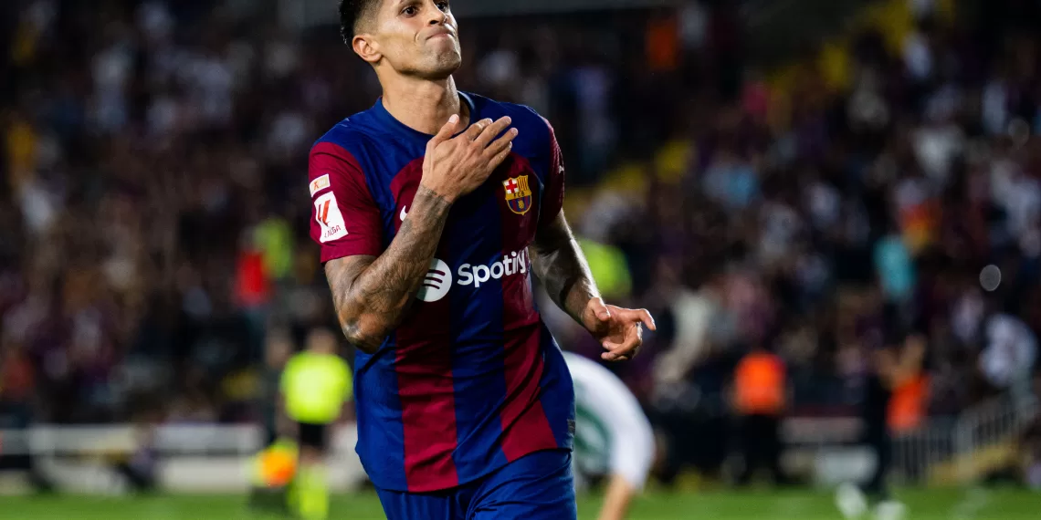 Barcelona aposta em João Cancelo por empréstimo e reforça identidade de jogo