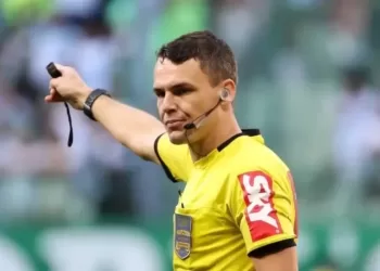 Arbitro Paulo Cesar Zanovelli em atuação - Foto - Cesar Greco