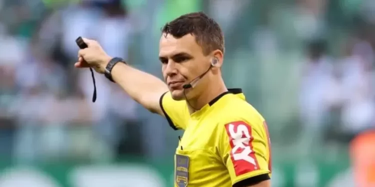 Arbitro Paulo Cesar Zanovelli em atuação - Foto - Cesar Greco