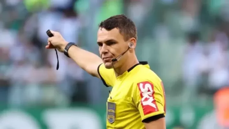 Arbitro Paulo Cesar Zanovelli em atuação - Foto - Cesar Greco