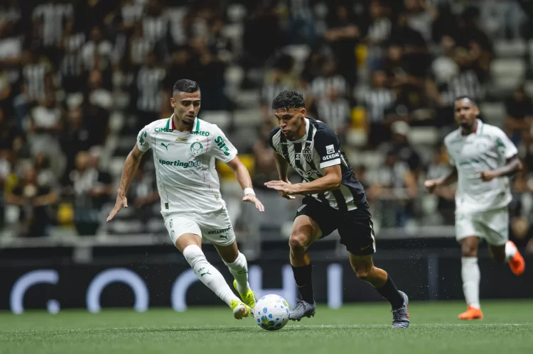 Atlético-MG e Palmeiras empatam em duelo movimentado na abertura do Brasileirão 2026