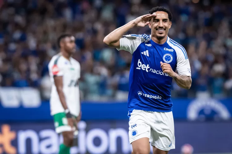 Com retorno dos titulares, Cruzeiro atropela o Uberlândia e aplica goleada por 5 a 0 no Mineirão