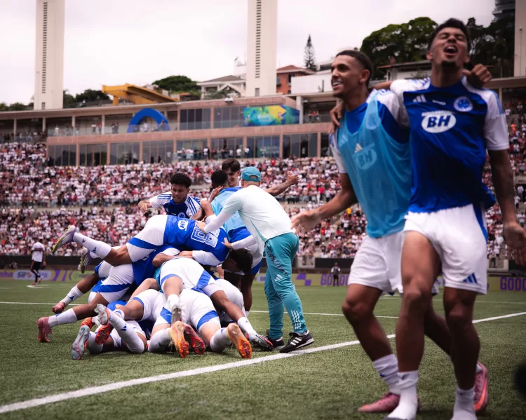 Com campanha irretocável, Cruzeiro é campeão da Copinha 2026
