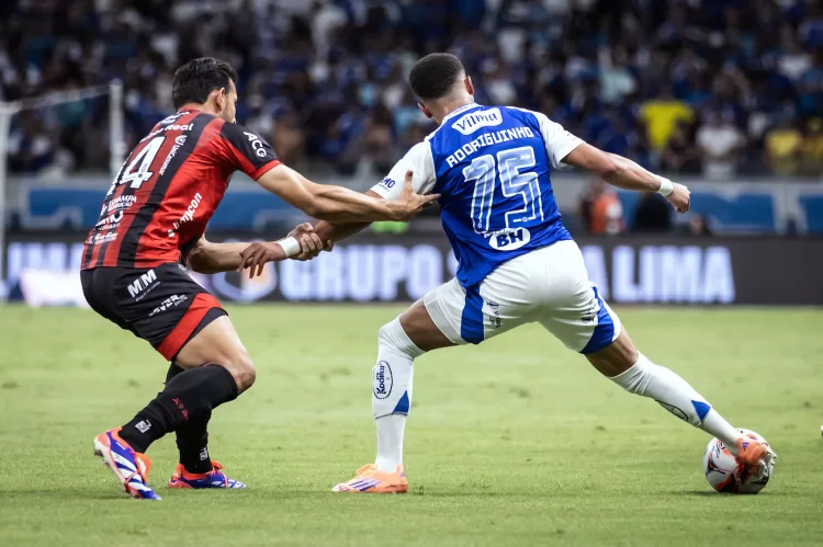 Cruzeiro tropeça na estreia do Mineiro e Pouso Alegre faz história no Mineirão
