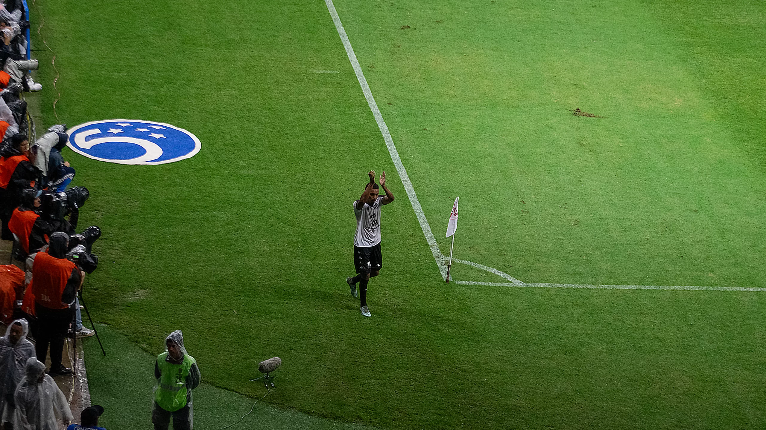 Democrata de Valadares vence o Cruzeiro por 1x no mineirão