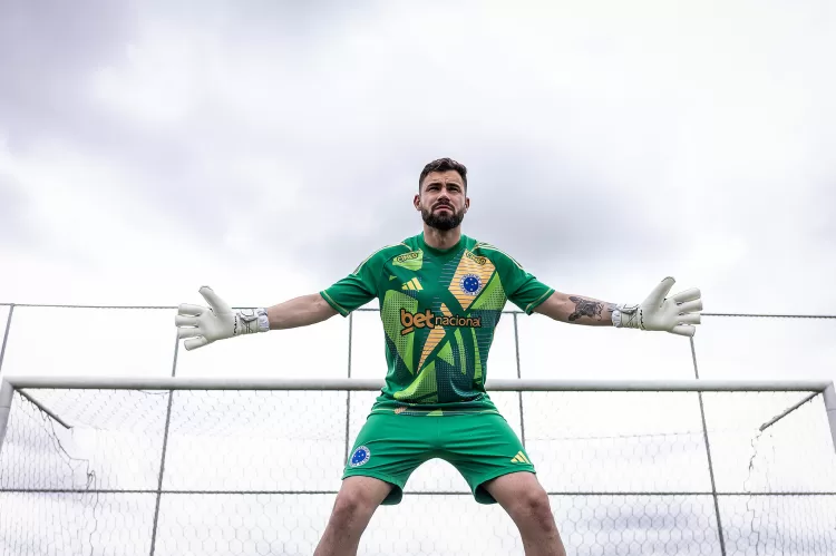 Cruzeiro oficializa contratação do goleiro Matheus Cunha até 2028