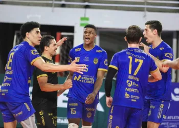 Montes Claros Vôlei bate Araguari fora de casa, engata oitava vitória seguida e segue líder da Superliga B