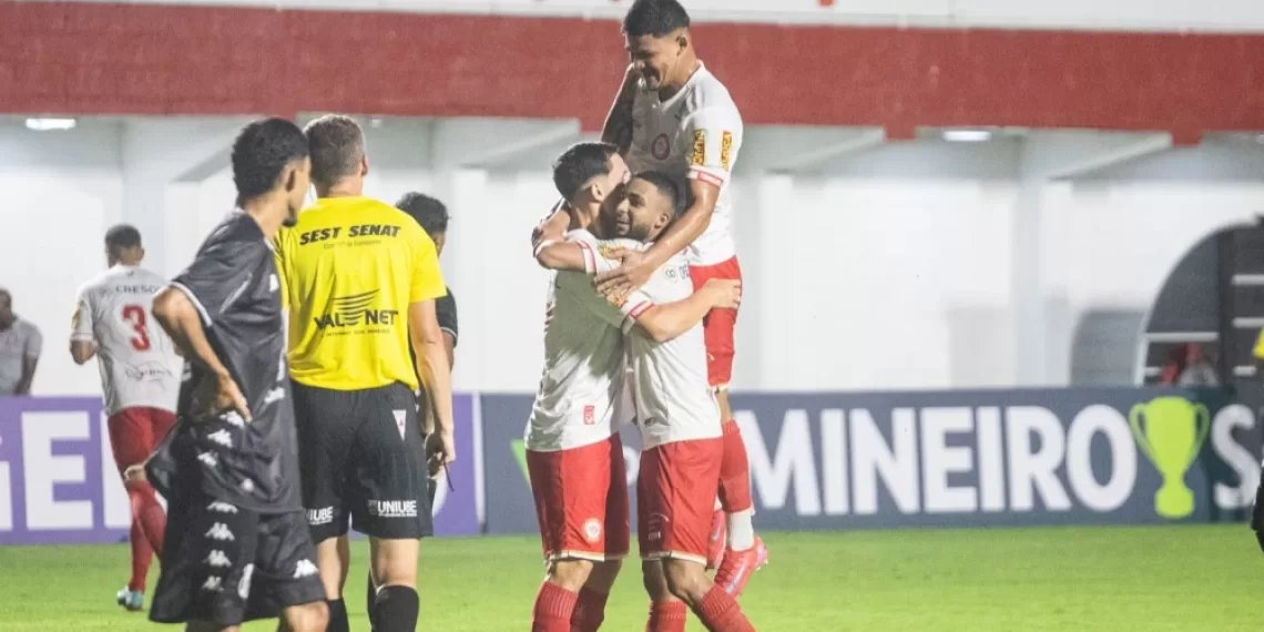 Tombense supera o Democrata-GV, conquista primeira vitória e segue vivo no Campeonato Mineiro