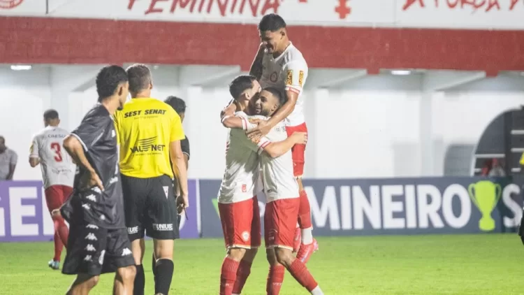 Tombense supera o Democrata-GV, conquista primeira vitória e segue vivo no Campeonato Mineiro