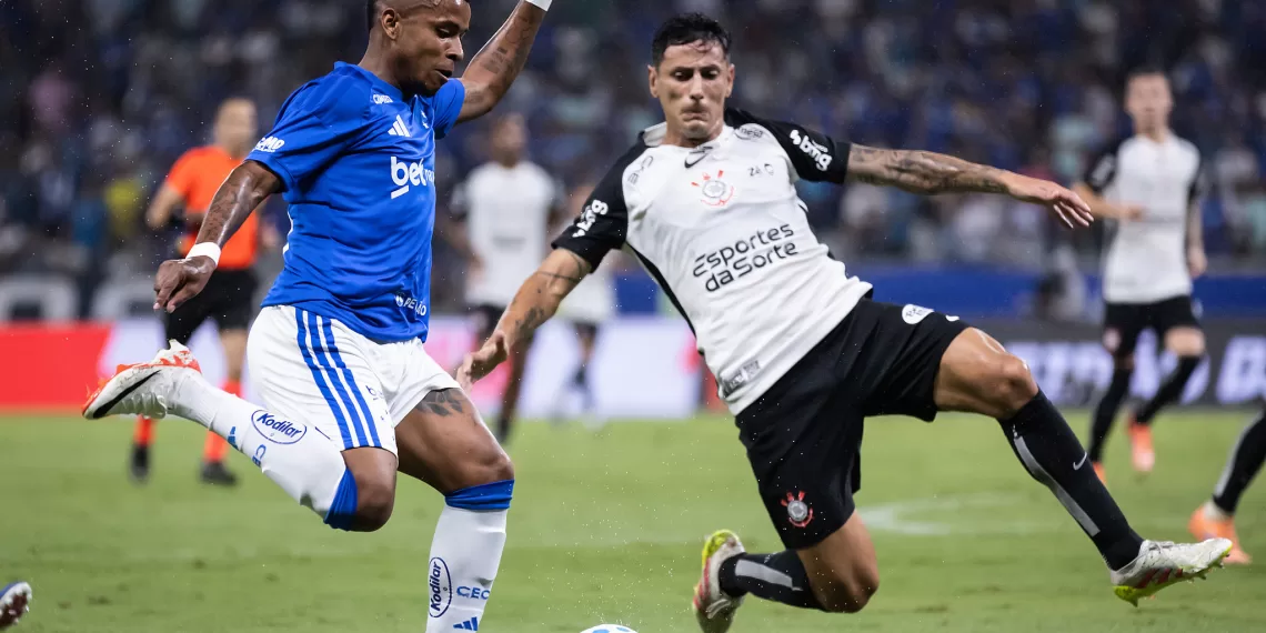 Cruzeiro vacila com um a mais contra e cede empate ao Corinthians alternativo no Mineirão pelo Brasileirão