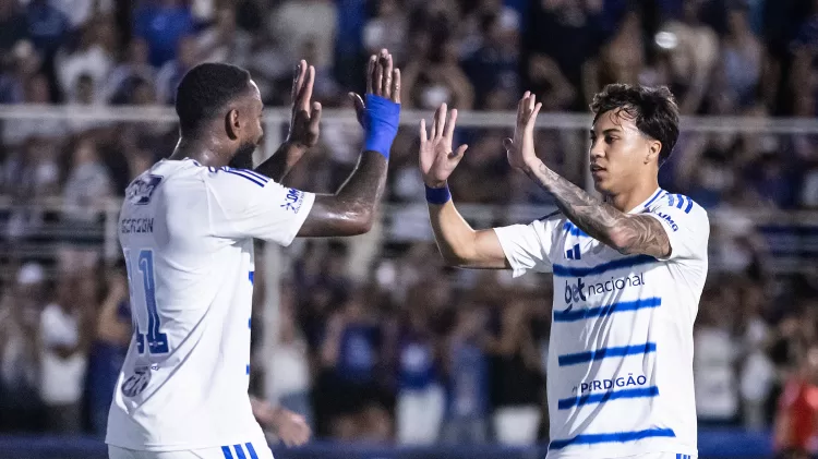 Cruzeiro vence a URT e garante liderança geral do Mineiro
