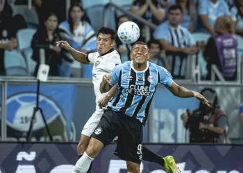 Grêmio aproveita vantagem numérica, vence o Atlético-MG e entra na zona da Sul-Americana