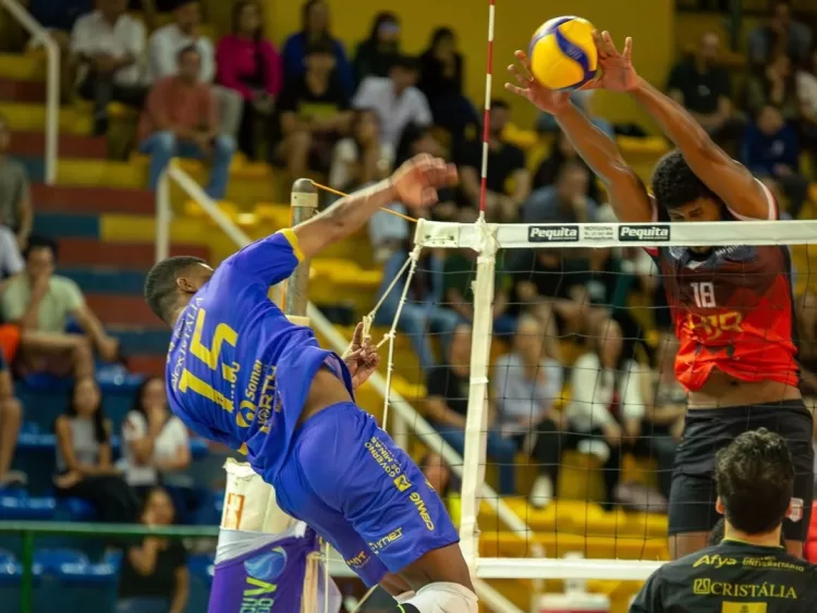 Hiago Bueno em ação pelo Montes Claros Volei na temporada 25-26 - Foto Eduardo Coxé