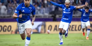 Cruzeiro volta a vencer América, após 3 empates seguidos contra o Coelho, a Raposa  assume o posto de melhor campanha do mineiro