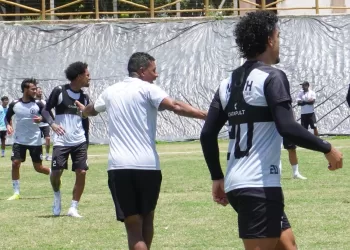 Kleberson comanda treino visando jogo North X Uberlândia foto ASCOM NORTH
