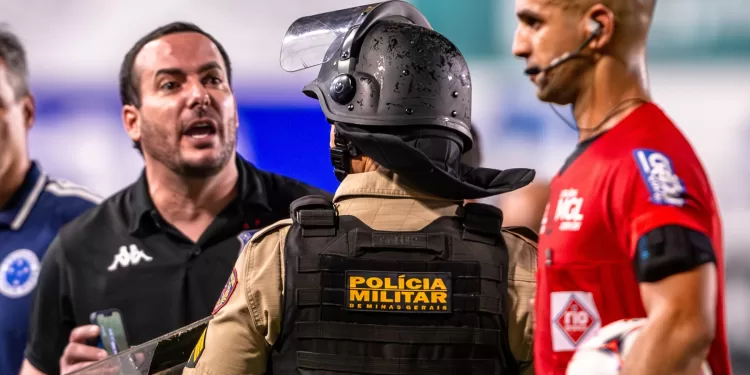 Federação Mineira divulga áudios do VAR sobre gol anulado da URT contra o Cruzeiro e aumenta debate sobre arbitragem