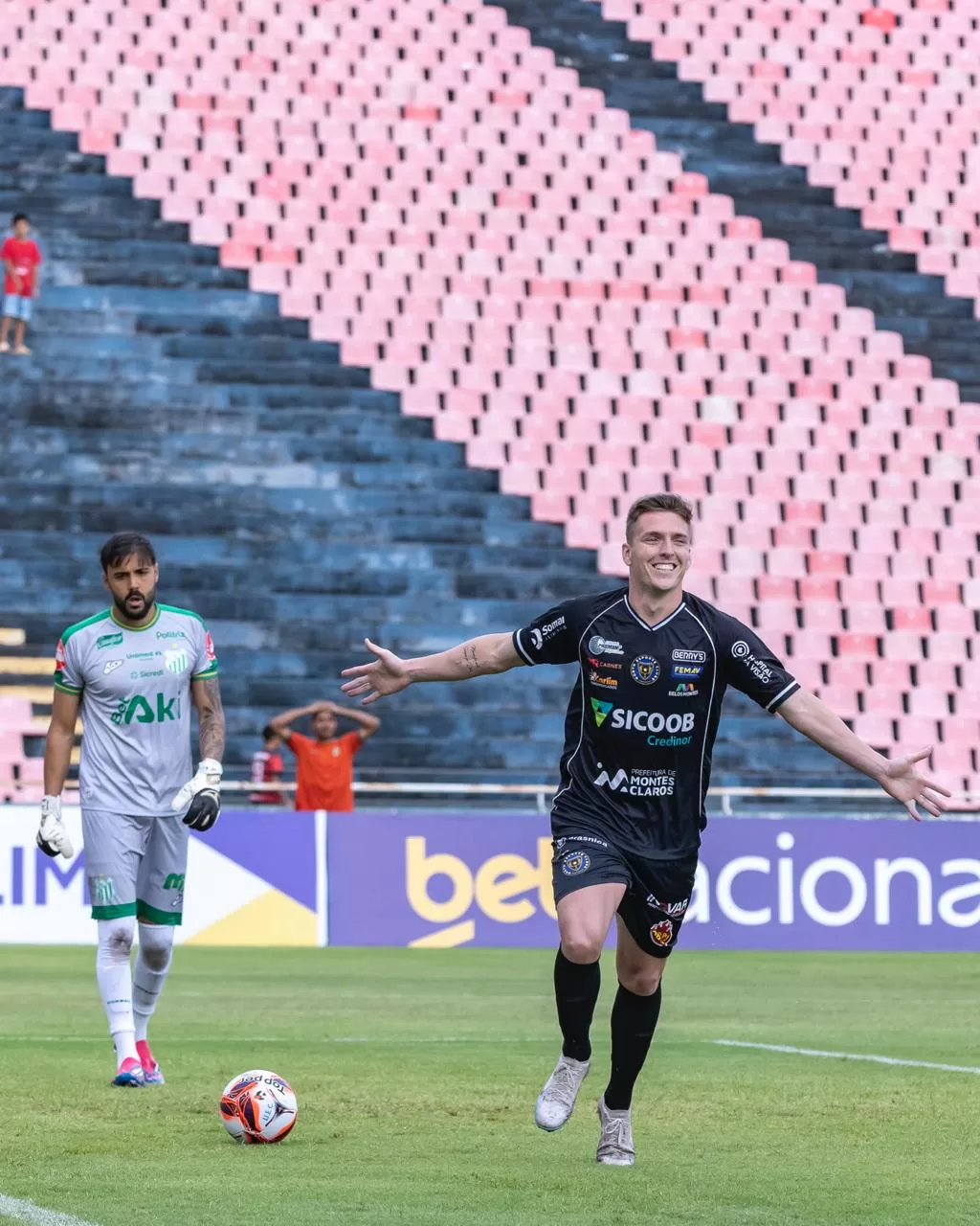 Rosseto comemora o gol de empate - Uberlândia 1x1 North - Foto Bruno Cunha - FMF