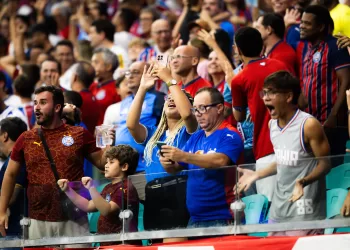 Torcedores do Bahia apos eliminação diante do Ohiggins pela pre libertadores - Foto Letícia Martins - EC Bahia