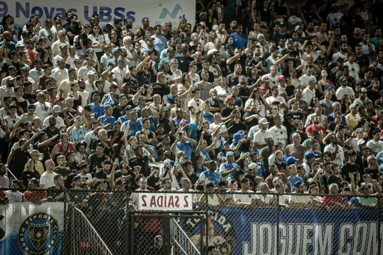 Torcida do North no estádio Juvencio Augusto Soares em Montes Claros - 07-02-26 - Foto Lara Mendes - FMF