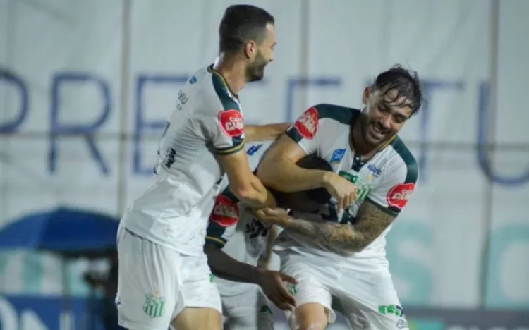 Uberlândia surpreende o North em Montes Claros e vence com dois golaços