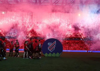 Cruzeiro sofre com início avassalador do Athletico-PR e segue sem vencer no Brasileirão