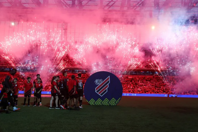 Cruzeiro sofre com início avassalador do Athletico-PR e segue sem vencer no Brasileirão