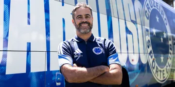 Artur Jorge inicia trajetória no Cruzeiro e visita a Toca da Raposa II pela primeira vez