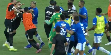 Briga entre jogadores de Atlético e Cruzeiro