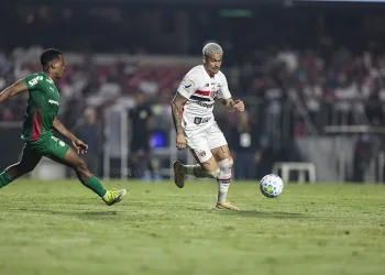 Palmeiras vence o São Paulo no Morumbis e dispara na liderança do Brasileirão