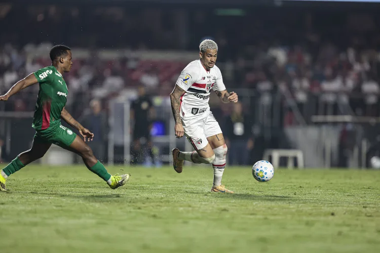 Palmeiras vence o São Paulo no Morumbis e dispara na liderança do Brasileirão