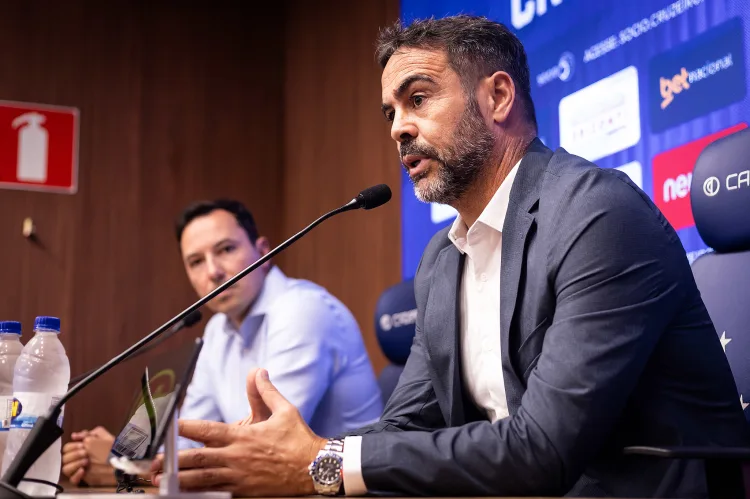 Não vamos priorizar nada afirmou Arthur Jorge em sua apresentação - Foto Gustavo Aleixo - Cruzeiro