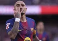 Raphinha brilha, Barcelona goleia Newcastle e avança às quartas da Champions League