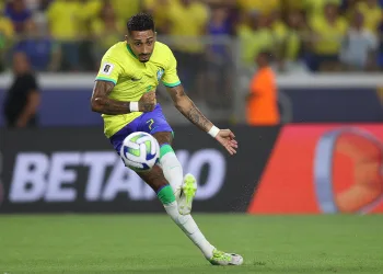 Raphinha - atuando pela Seleção Brasileira em 2025 - Foto Vitor Silva - CBF - Licença CC BY-NC 2.0.