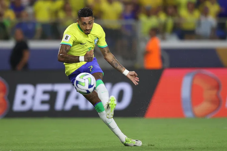 Raphinha - atuando pela Seleção Brasileira em 2025 - Foto Vitor Silva - CBF - Licença CC BY-NC 2.0.