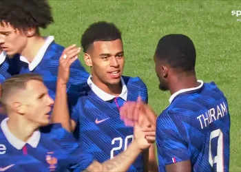 França passeia diante da Colômbia mesmo com reservas e reforça favoritismo a Copa