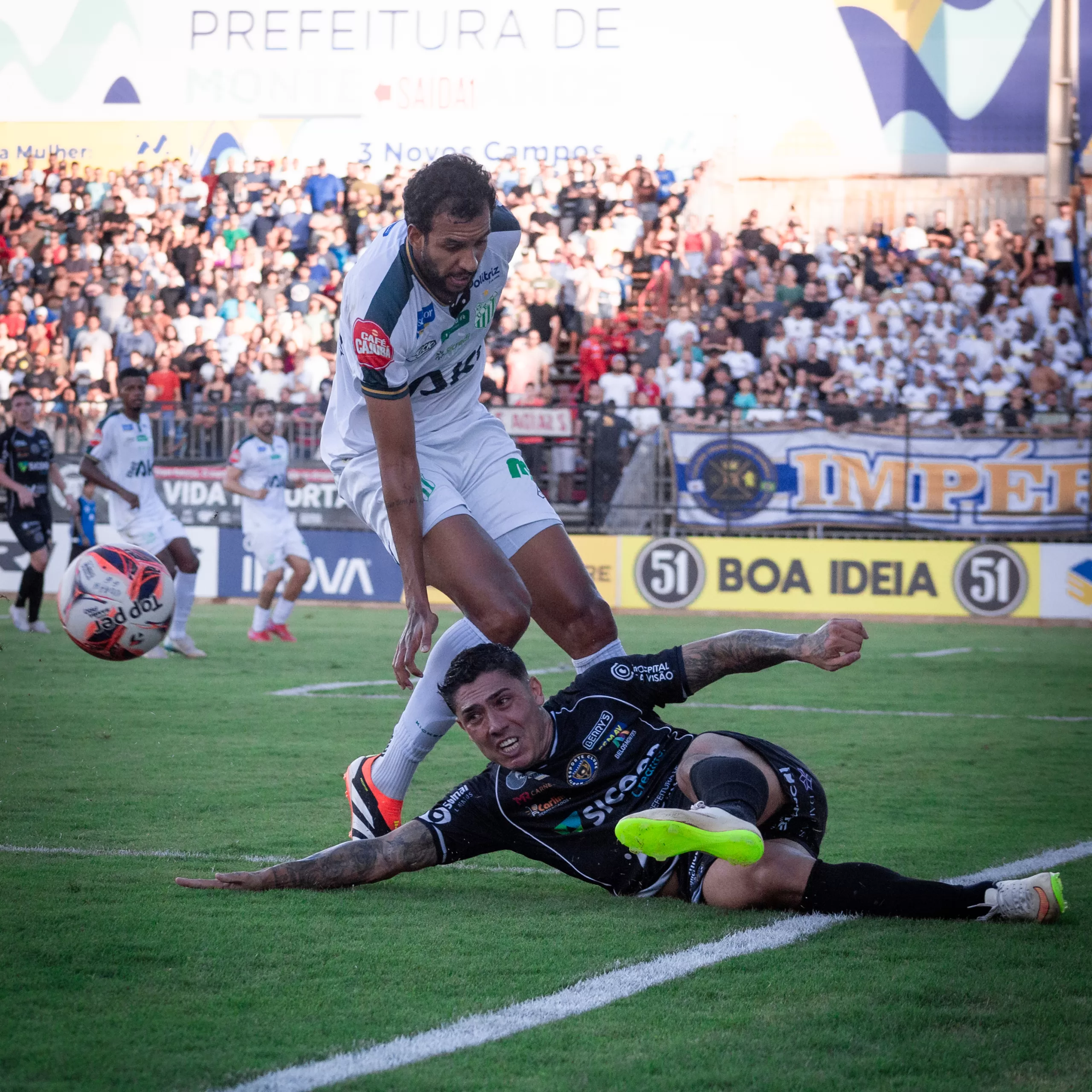 Bruno Lopes em mais um duelo com Rayne - Foto Willian Foto