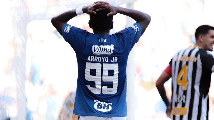 Ataque inoperante do Cruzeiro frustra torcida e empate sem gols com o Santos amplia crise no Brasileirão