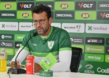 Caiu, Alberto Valentim é demitido do comando do América