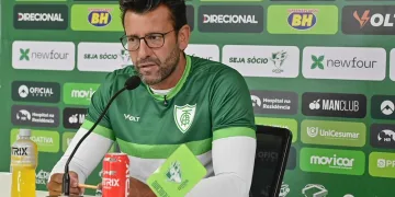 Caiu, Alberto Valentim é demitido do comando do América